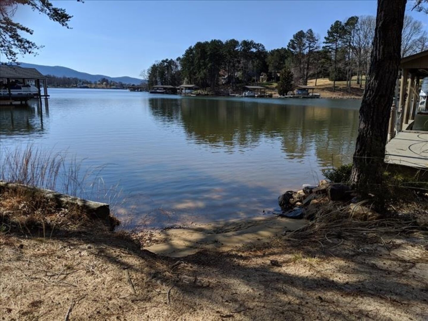 Fox's Den | 3BR Vacation Rental in Huddleston, VA | Lake Retreat