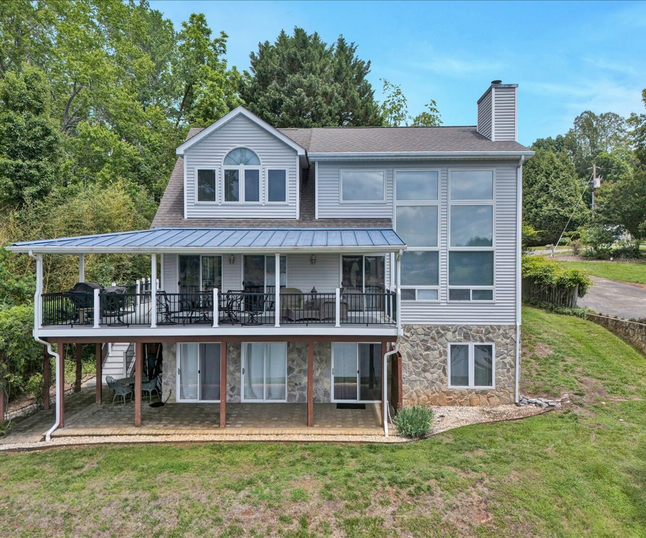 Golden Glow Getaway in Moneta, VA