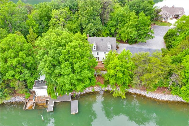 The Lily Pad Lake Retreat