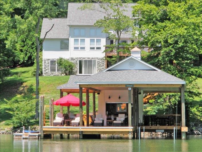 Sayler's Aweigh Lake Retreat